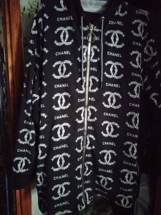 Продам жіночий спортивний костюм.