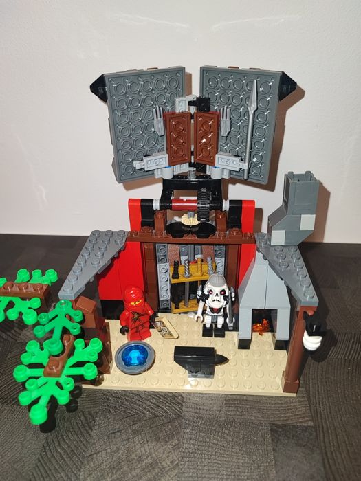 LEGO Ninjago 2508 - Blacksmith Shop 2011
