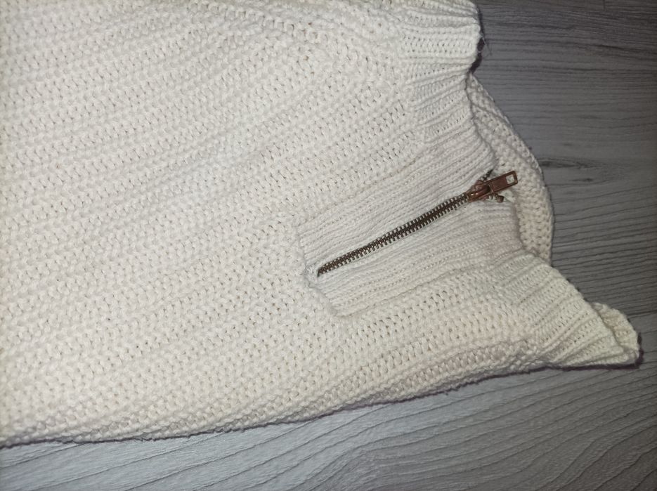 Jasnomorelowy sweterek gruby r.s