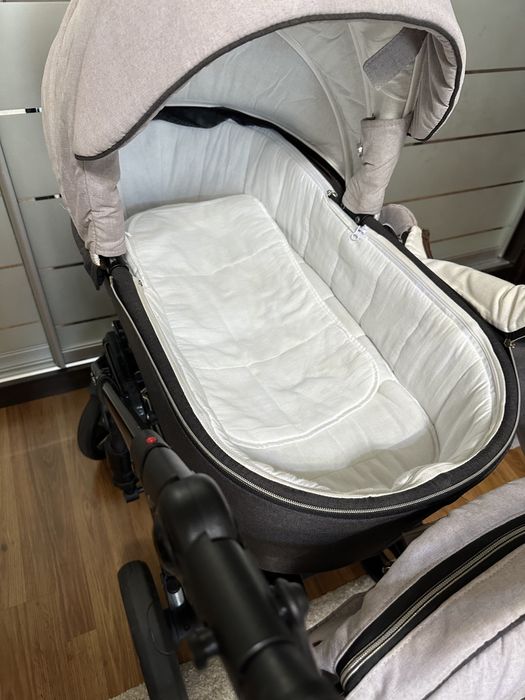 Коляска для дитини