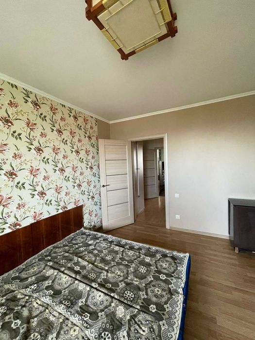 3-к Півд-Захід,нове планування косметичний ремонт!!