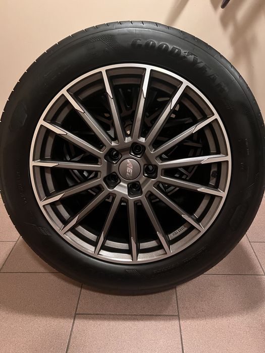 Zestaw letnich opon z felgami.Felga Alu AEZ.Opona 235/55R19.Good Year!