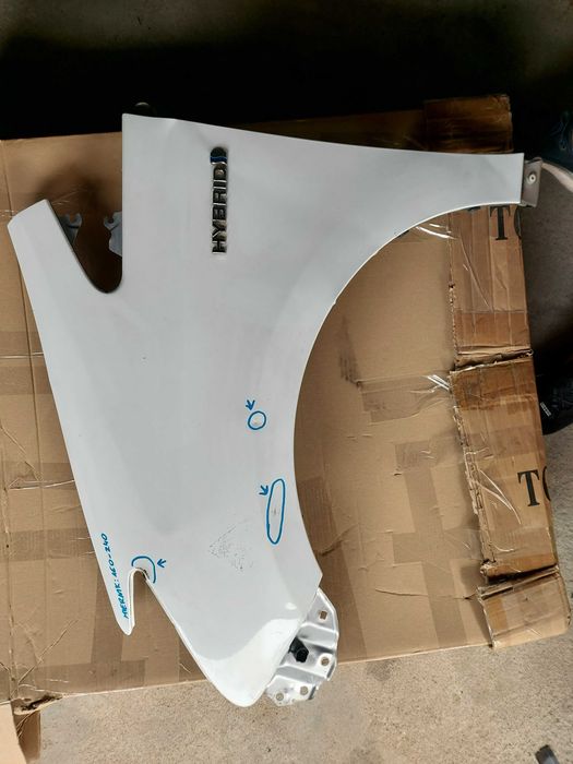 Błotnik Lewy Toyota Prius Plus + Biały 040