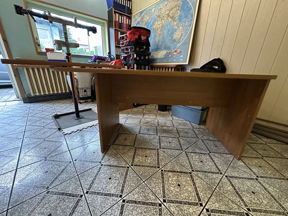 Biurko do biura duże, razem ze stolikiem na drukarke .