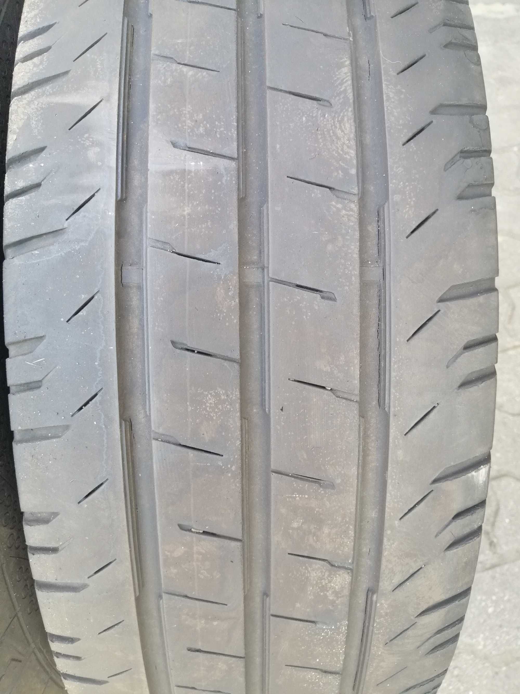 Opony 235/65 R 16 C Continental ContiVanContact 200