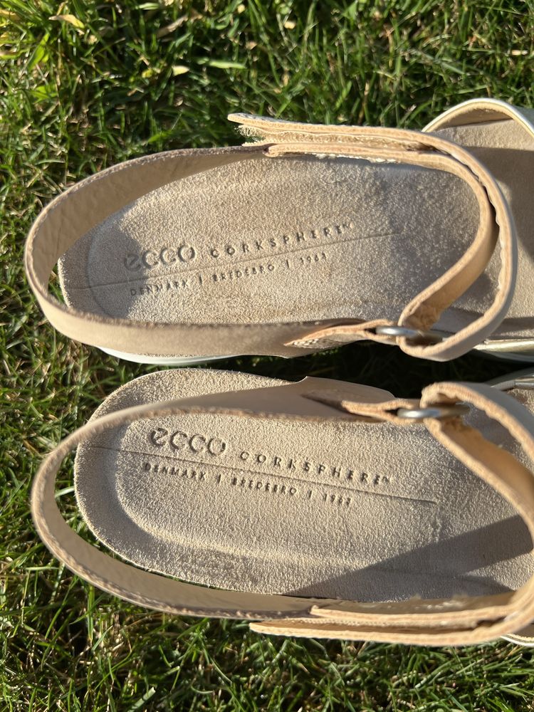 Босоніжки ECCO Flowt Wedge 27231360704 бежеві 41р