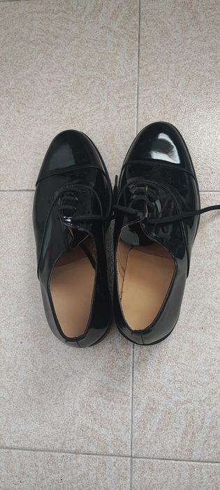 Sapatos de Verniz