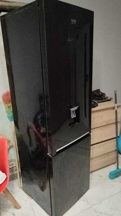 Lodówka Beko neo frost czarna 203cm