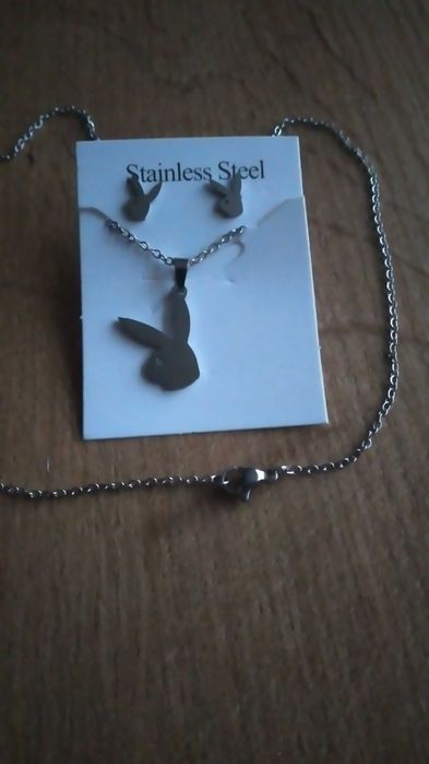 Kolczyki i łańcuszek Playboy