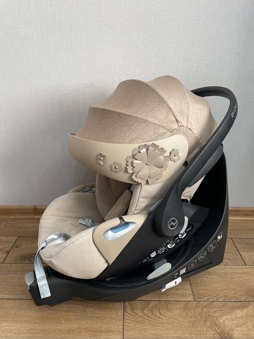 Автокрісло Cybex Cloud T i-Size Simply Flowers Beige