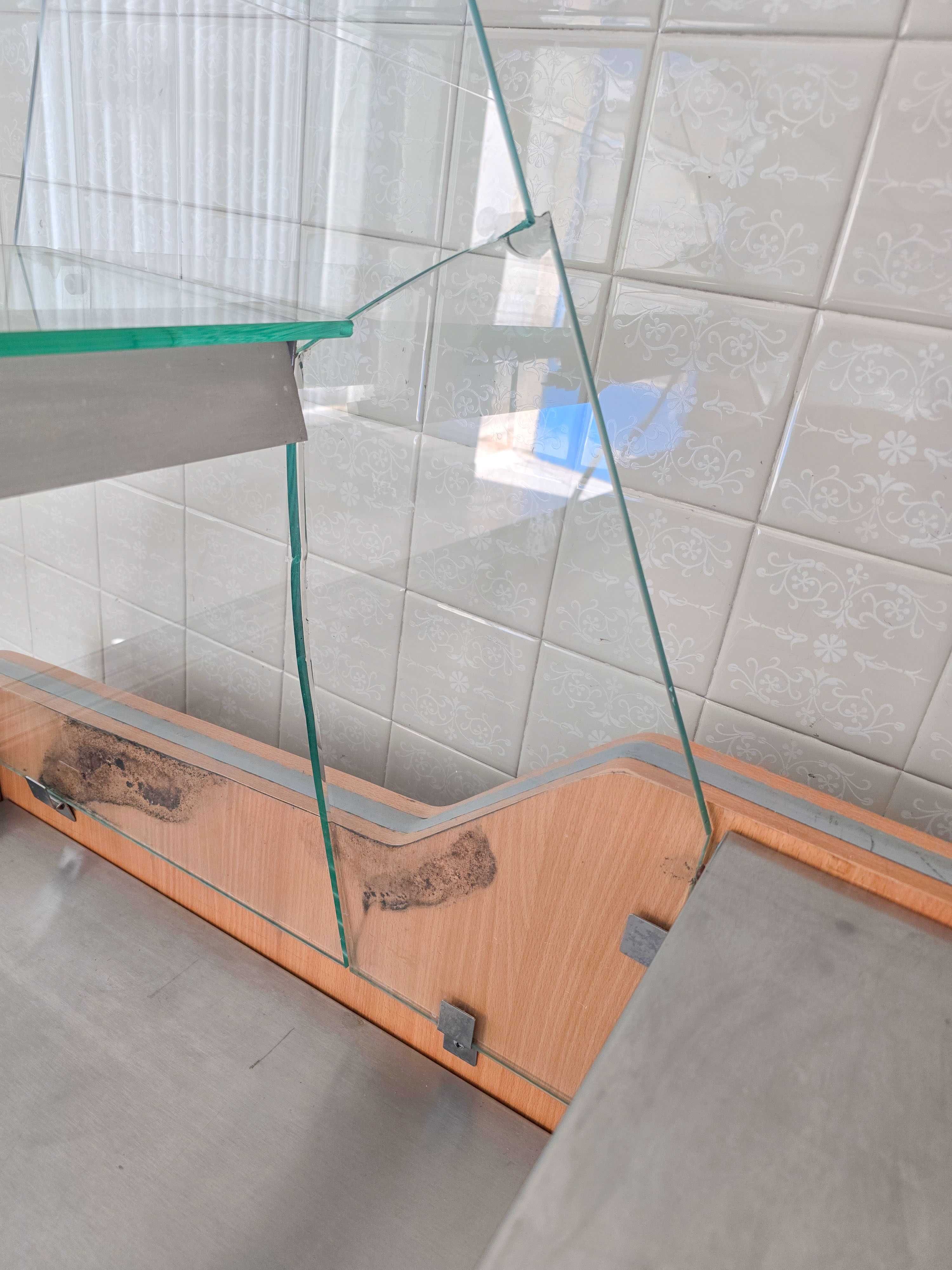 Vitrine / montra refrigerada, com 4 gavetas de frio – 240cm
