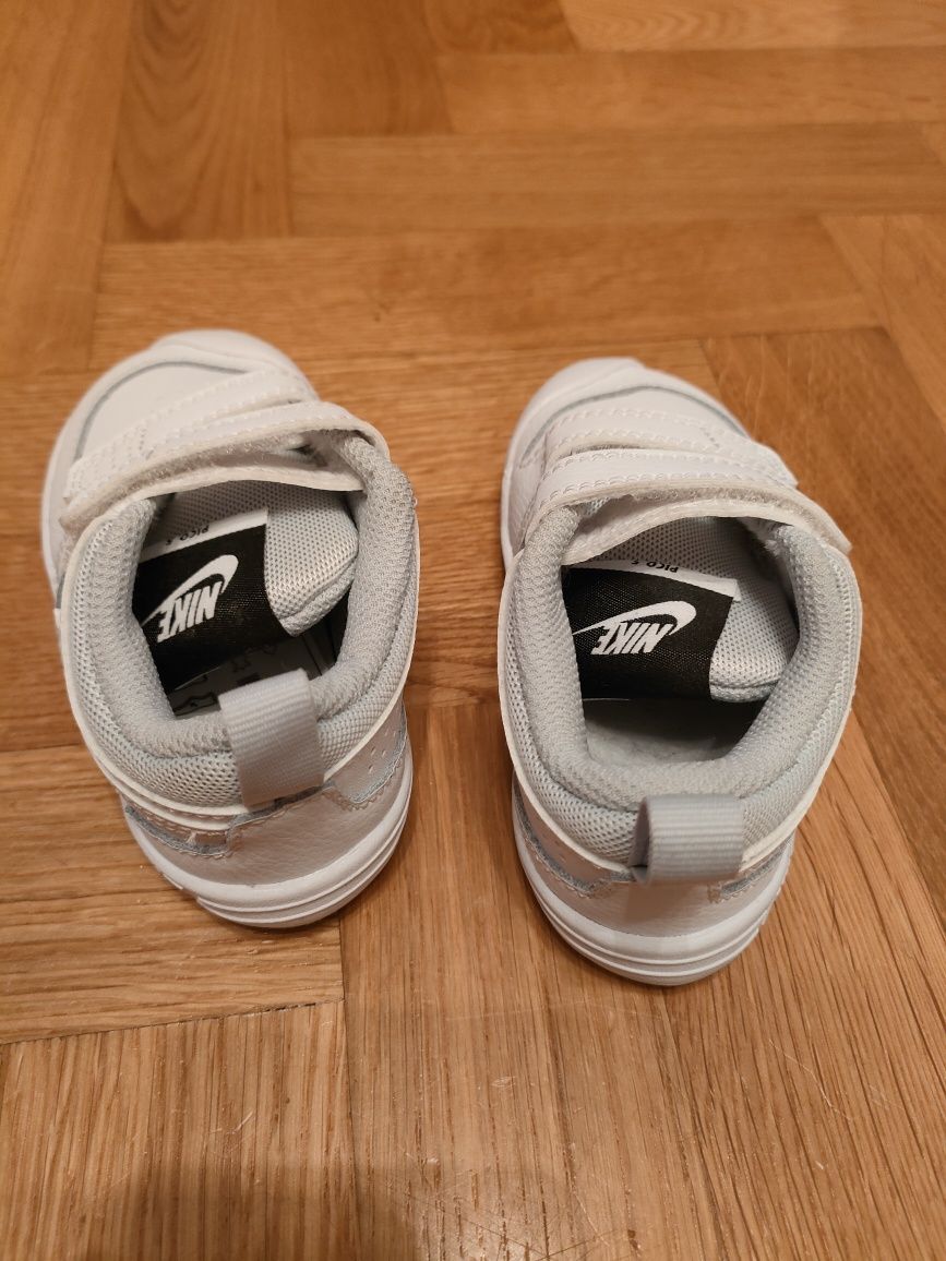 Buty chłopięce Nike Pico 5, rozmiar 22