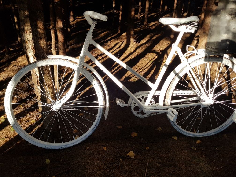 Stary polski rower zabytkowy może nadać się na działkę lub do ogrodu
