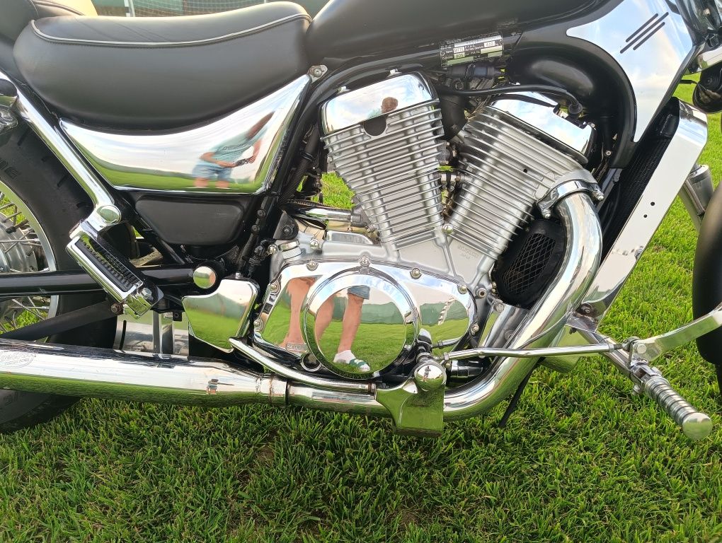 Suzuki Intruder vs 800 bobber.