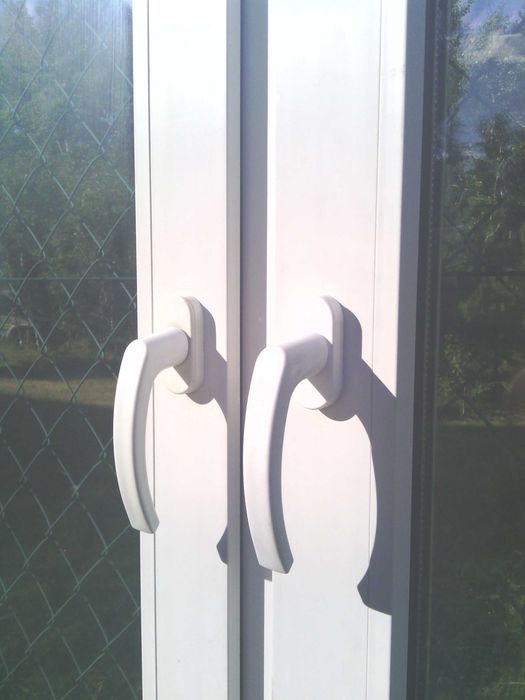 Okno plastikowe białe 146 x 143 otwieralno uchylne