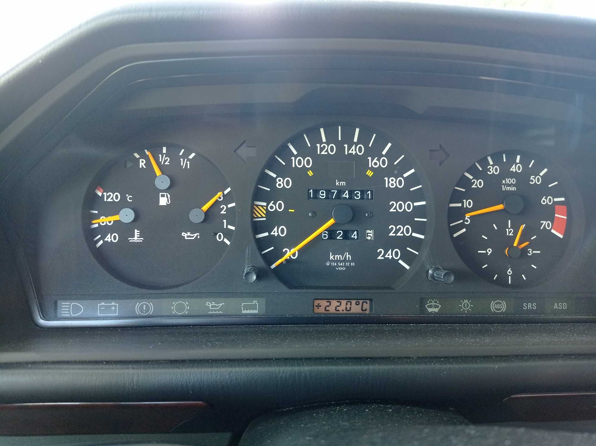 Mercedes Benz E-220 Coupe /W-124/ 2,2 benzyna 1997 rok /Szwajcaria/