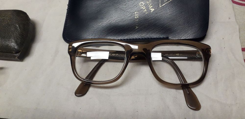 Armações de óculos antigas
