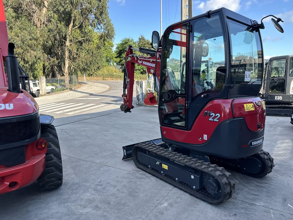 Mini-giratória YANMAR SV22 NOVA