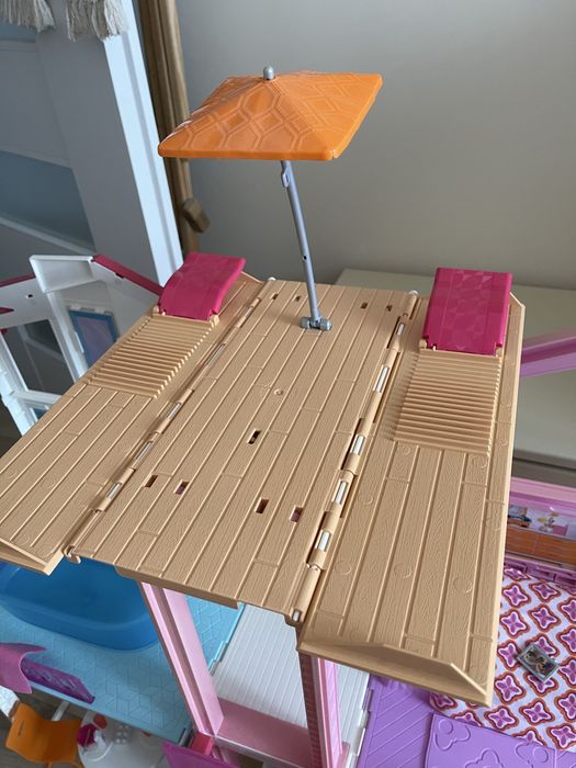 Domek dla lalek Barbie piętrowy z windą
