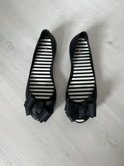 Czarne baleriny z odkrytym palcem i z kokardką loft37 36/37