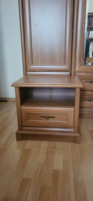 S,afka, stolik nocny