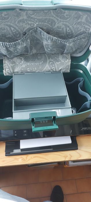 Vendo necessaire com pouco uso