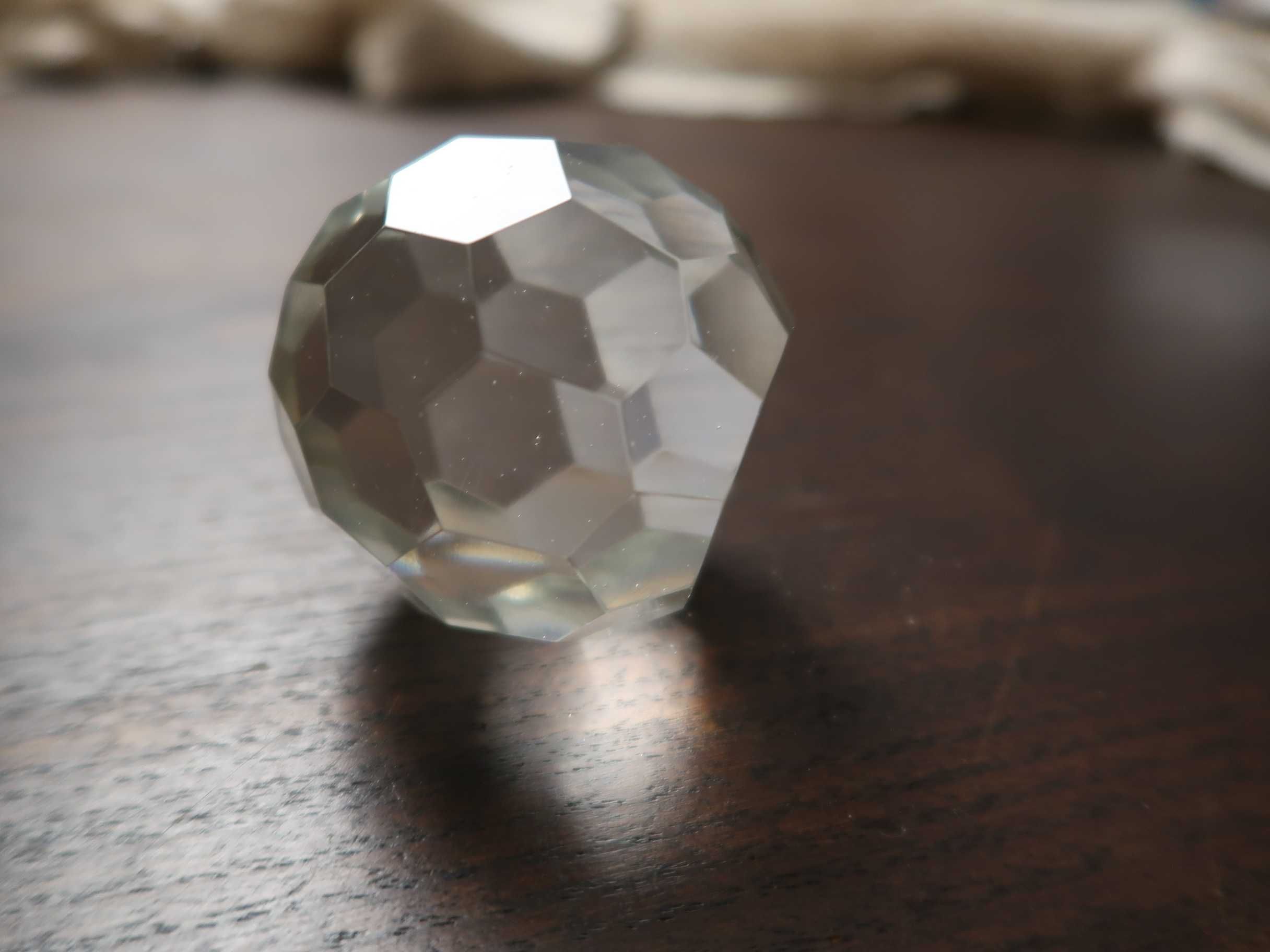 Pesa-papéis de cristal