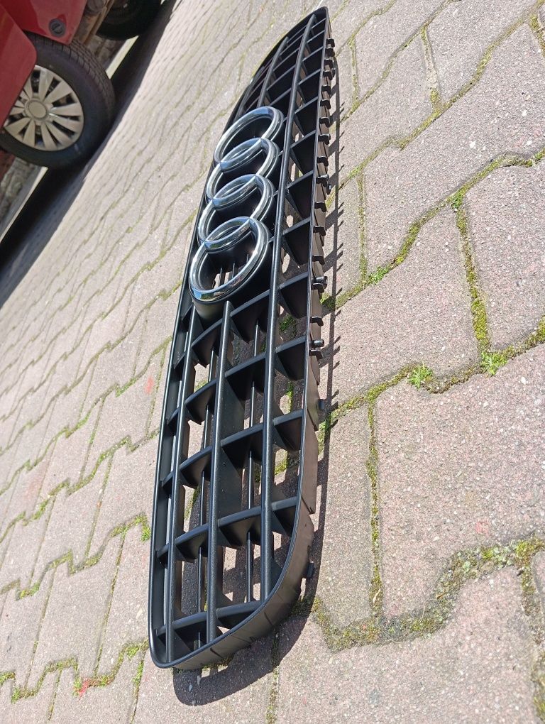 Grill atrapa audi TT 8N R32