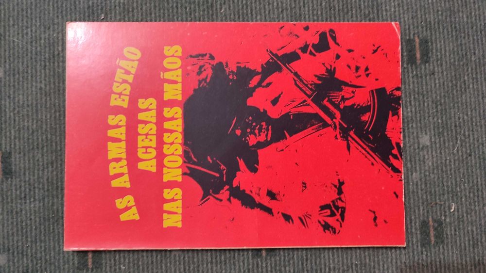 As Armas estão acesas nas nossas mãos- Poesia Revolucionária Moçambiqu