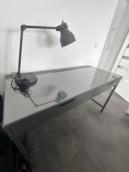Biurko IKEA ALEX szare z szybą na wymiar, LAMPKA GRATIS