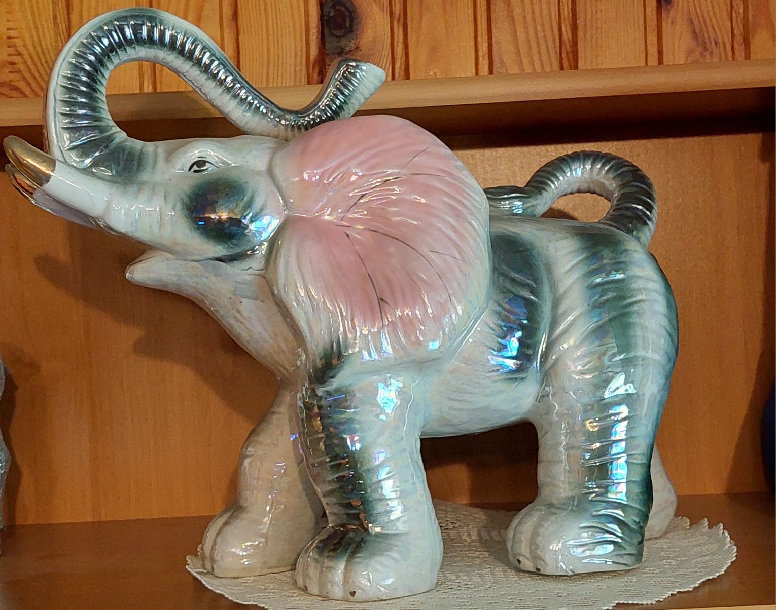 Duży porcelany słoń