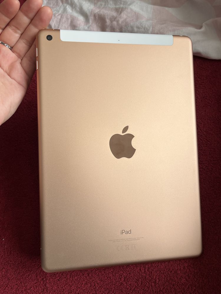 Apple Ipad 7 gen 32 GB złoty gold LTE 10,2” z klawiaturą combo