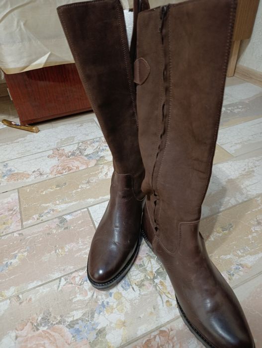 Продам взуття (чоботи)