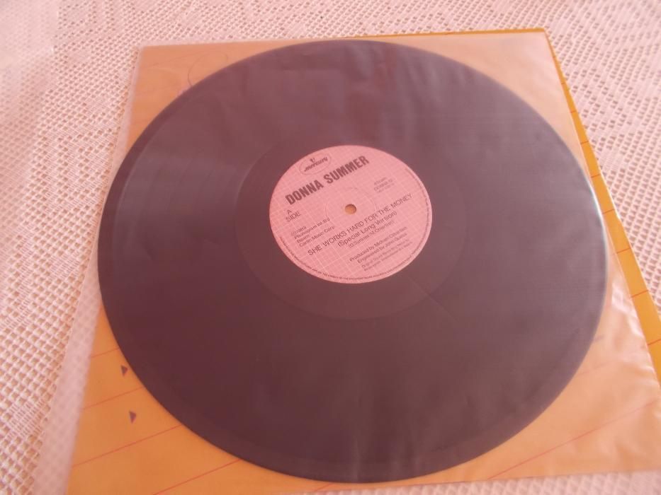 Donna Summer She works hard for the money