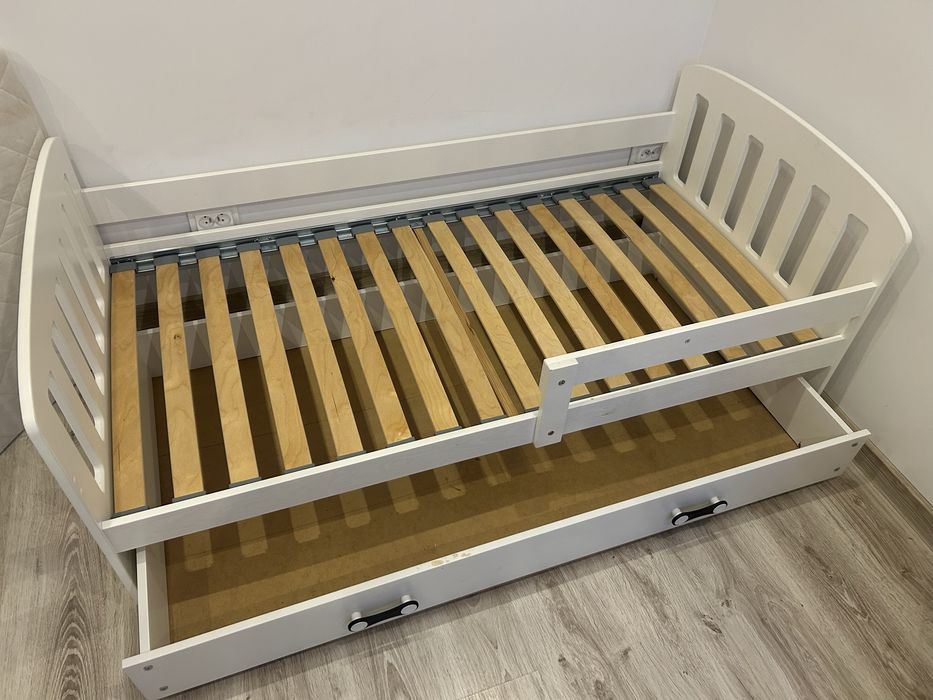 Drewniane łóżko dla dziecka 160x80 białe