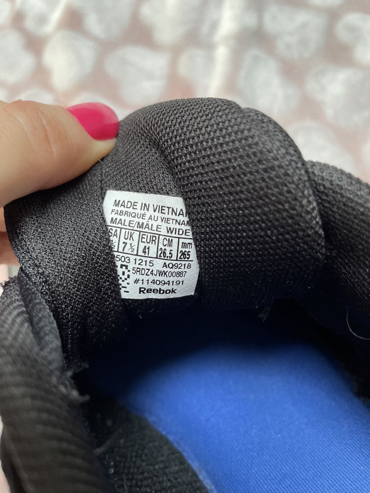 Buty marki Reebok w rozmiarze (z metki) 41, jednak są nieco większe, d