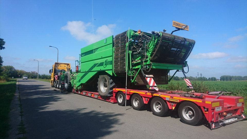 transport niskopodwoziowy, Transport maszyn i koparek, laweta