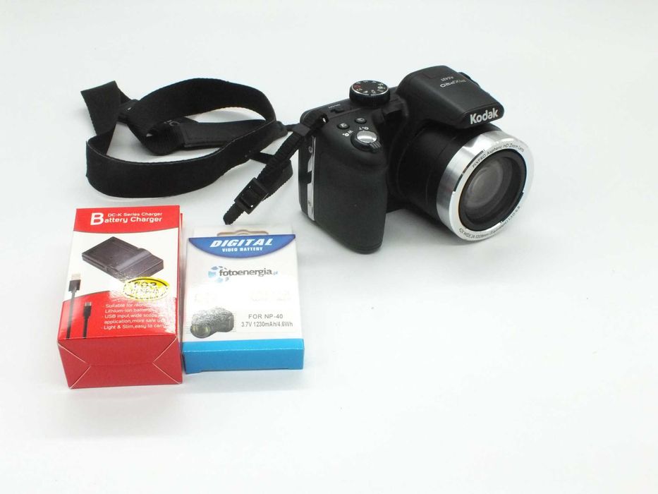 Aparat Kodak PIXPRO AZ421, powystawowy, nowa bateria i ładowarka.