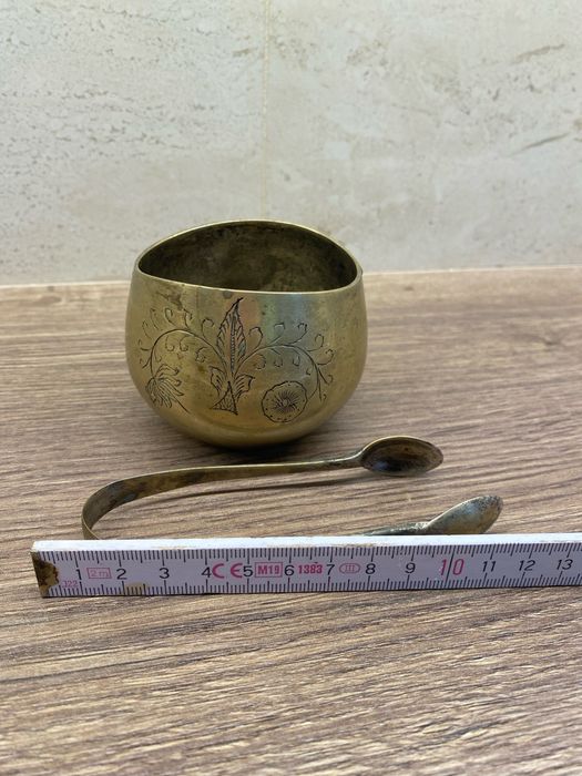 Cukiernica  ze szczypcami