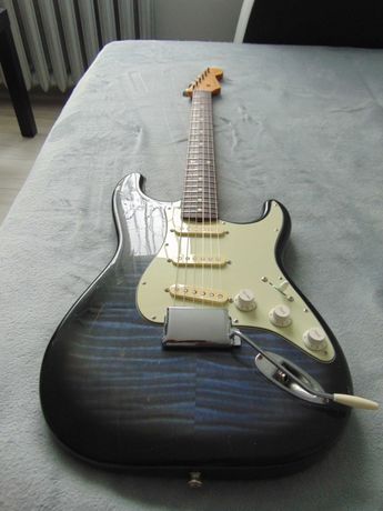 Fender Stratocaster Foto Flame Japan 94, model 62 .