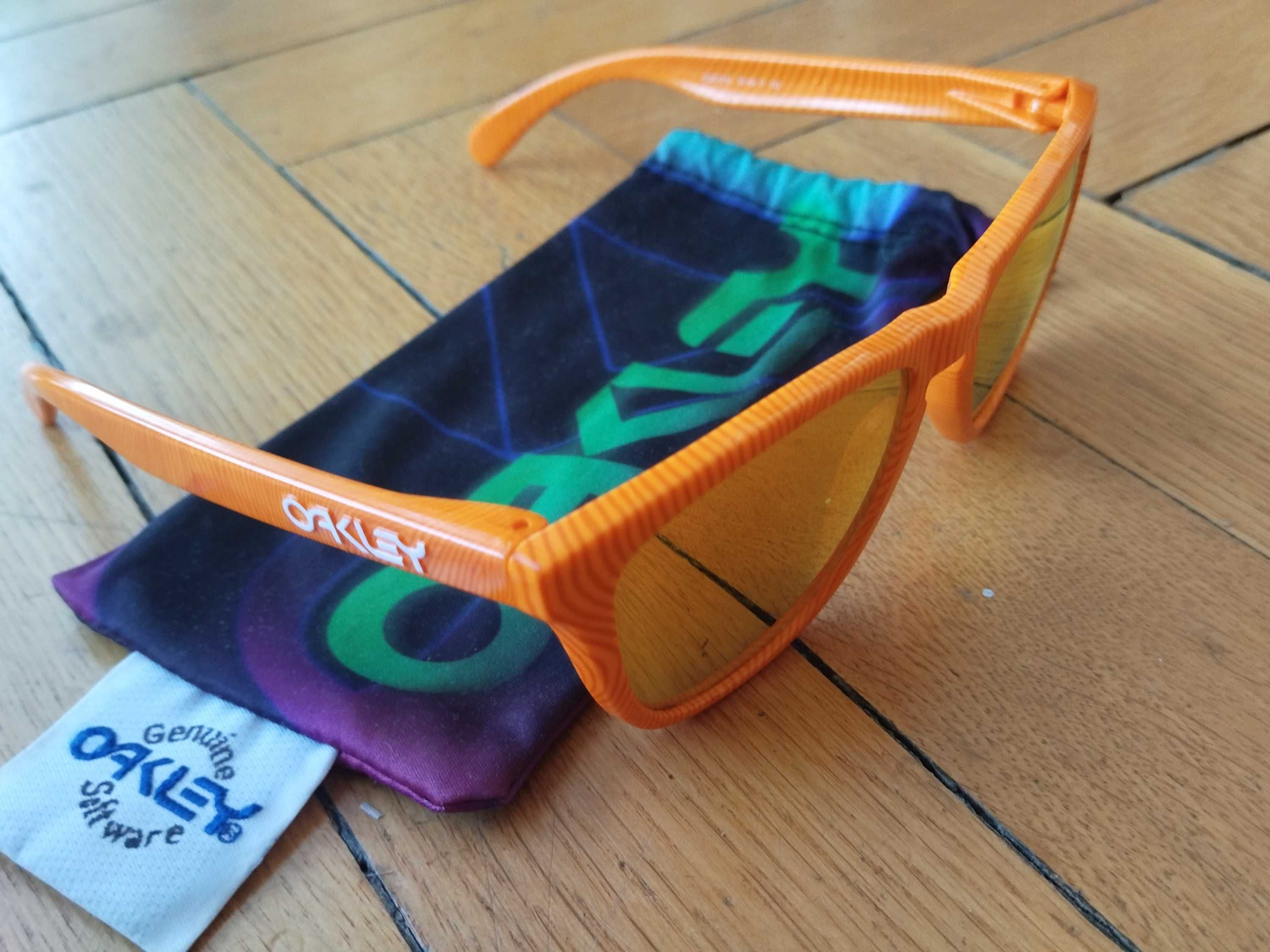 Okulary Oakley Frogskins, model Fingerprint Atomic Orange/Fire Iridium