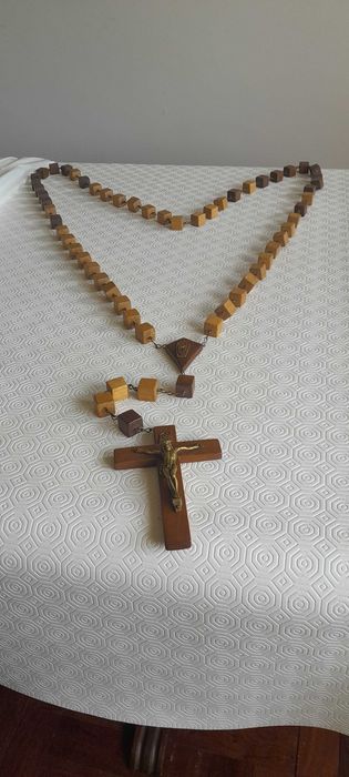 Terço Decorativo em Madeira