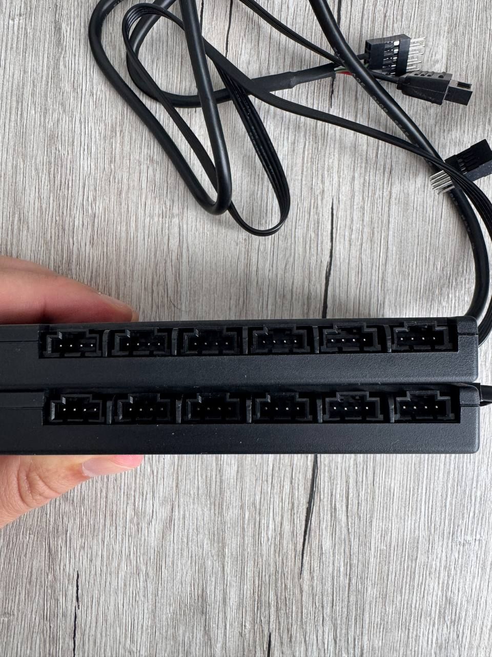 Контролер Corsair iCUE Commander Core XT RGB (CL-9011112-WW)