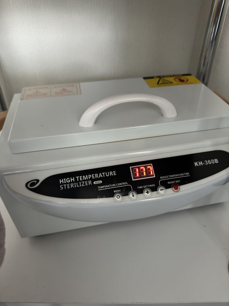 Сухожаровый шкаф для стерилизации маникюрных инструментов KH-360B