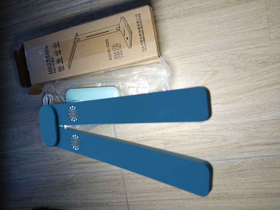 Лампа настольная с акумулятором встроенным новая