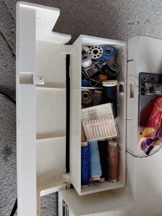 maszyna do szycia   /  896