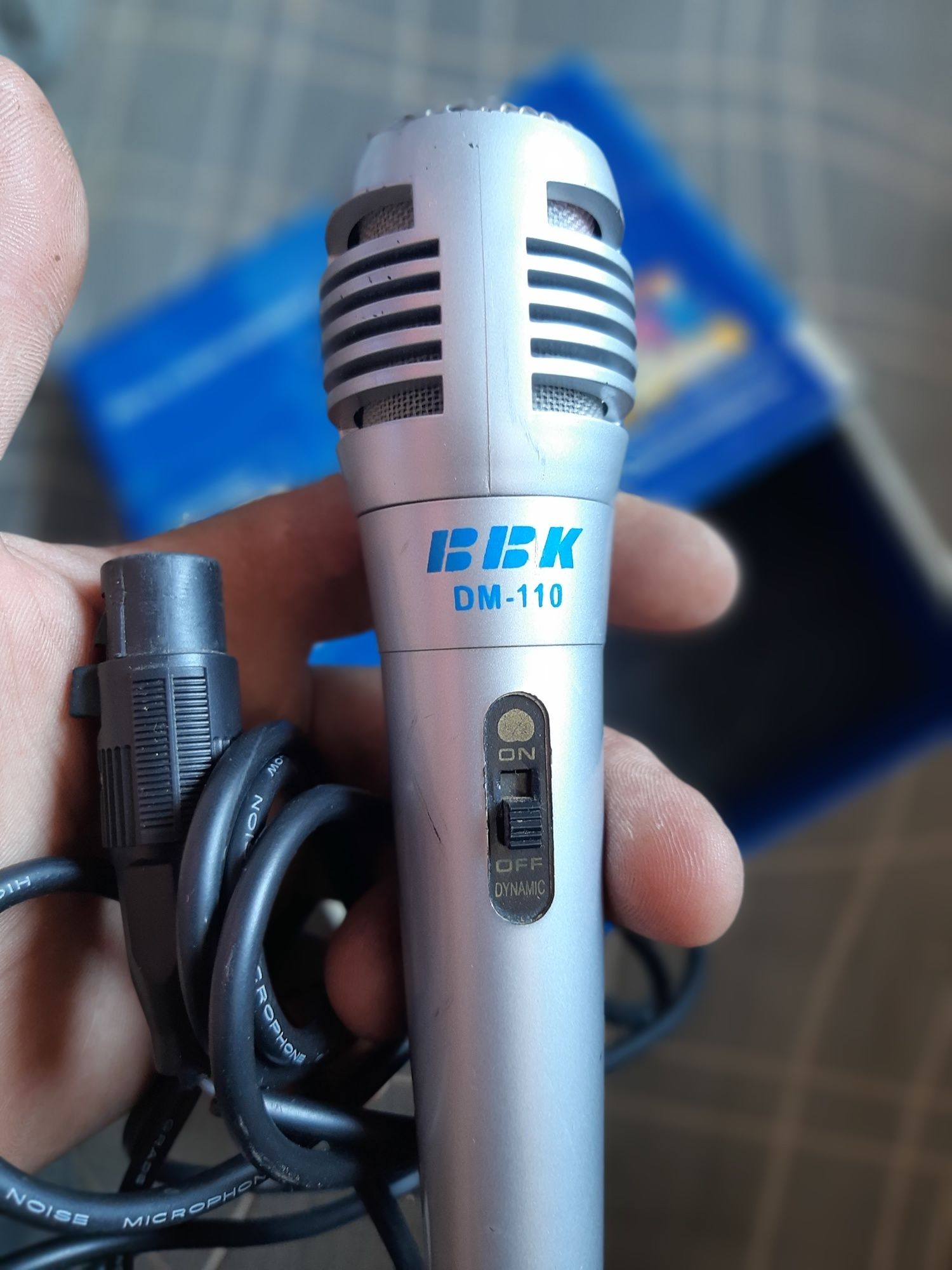 Микрофон Bbk dm 110 универсальный динамический для систем караокэ