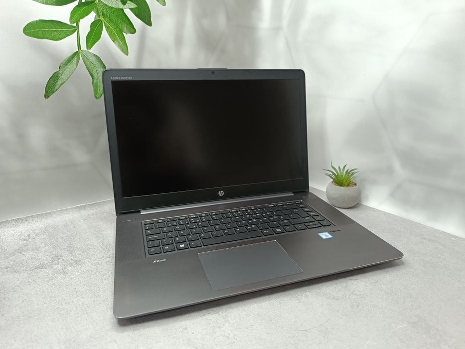 Quadro M1000M 4GB/Ноутбук HP Zbook Studio G3/i7-6700HQ/32/512/15.6"IPS