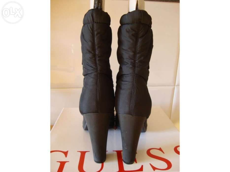 Botas originais da GUESS, ainda na caixa da própria marca