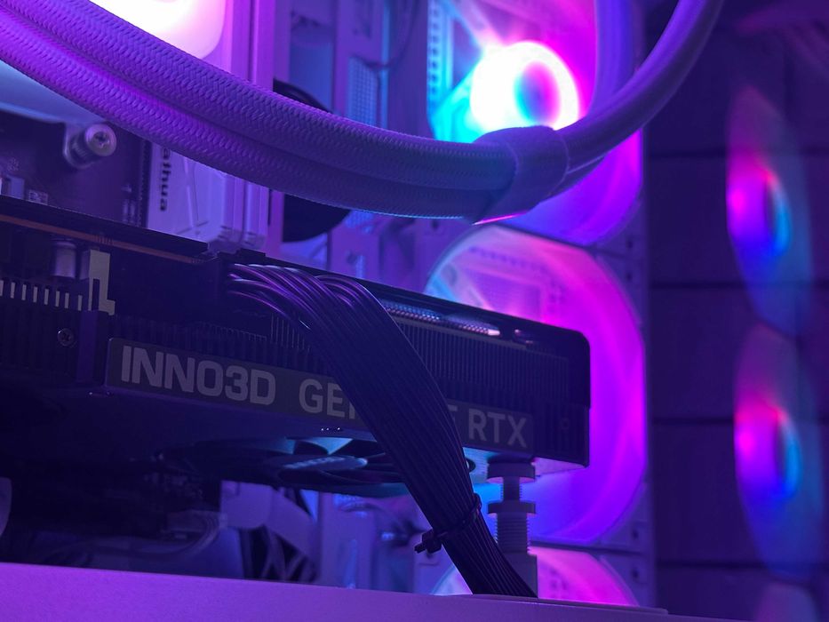 Biały Komputer RTX 5060 Ryzen 5 Akwarium Gamingowy do Gier FV23% Nowy